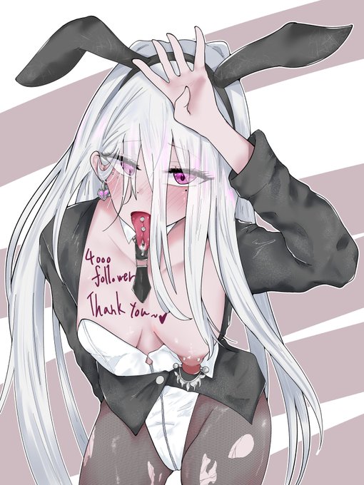 4000フォロワーいつの間にか超えてました、ありがとうございます!!! こちらは記念に描いた手癖バニー女です。