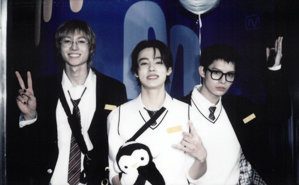 TRIO MC🤟🏽

<a href="/theseonghyeonth/">Soobin</a> <a href="/jcmmes/">Juan.</a> <a href="/jmzyufan/">Elang.</a>