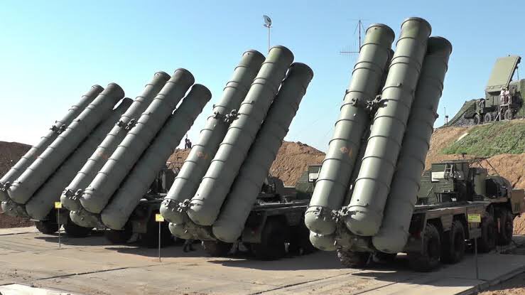 Bugünlerde S 400 ihtiyaç olabilir,umarım kontak  açık bekliyordur.. İran savaşında heran hersey olabilir. Yolunu şaşıran bir füze, hava sahasını ihlal eden uçak vs.