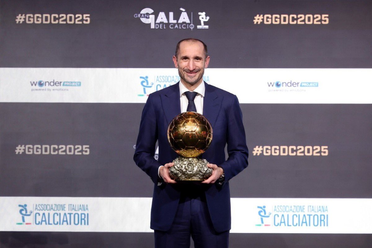 ToadFC's tweet photo. Class is permanent🥇 #FIFA #BallonDor #Chiellini https://t.co/zrsgrFXreC
