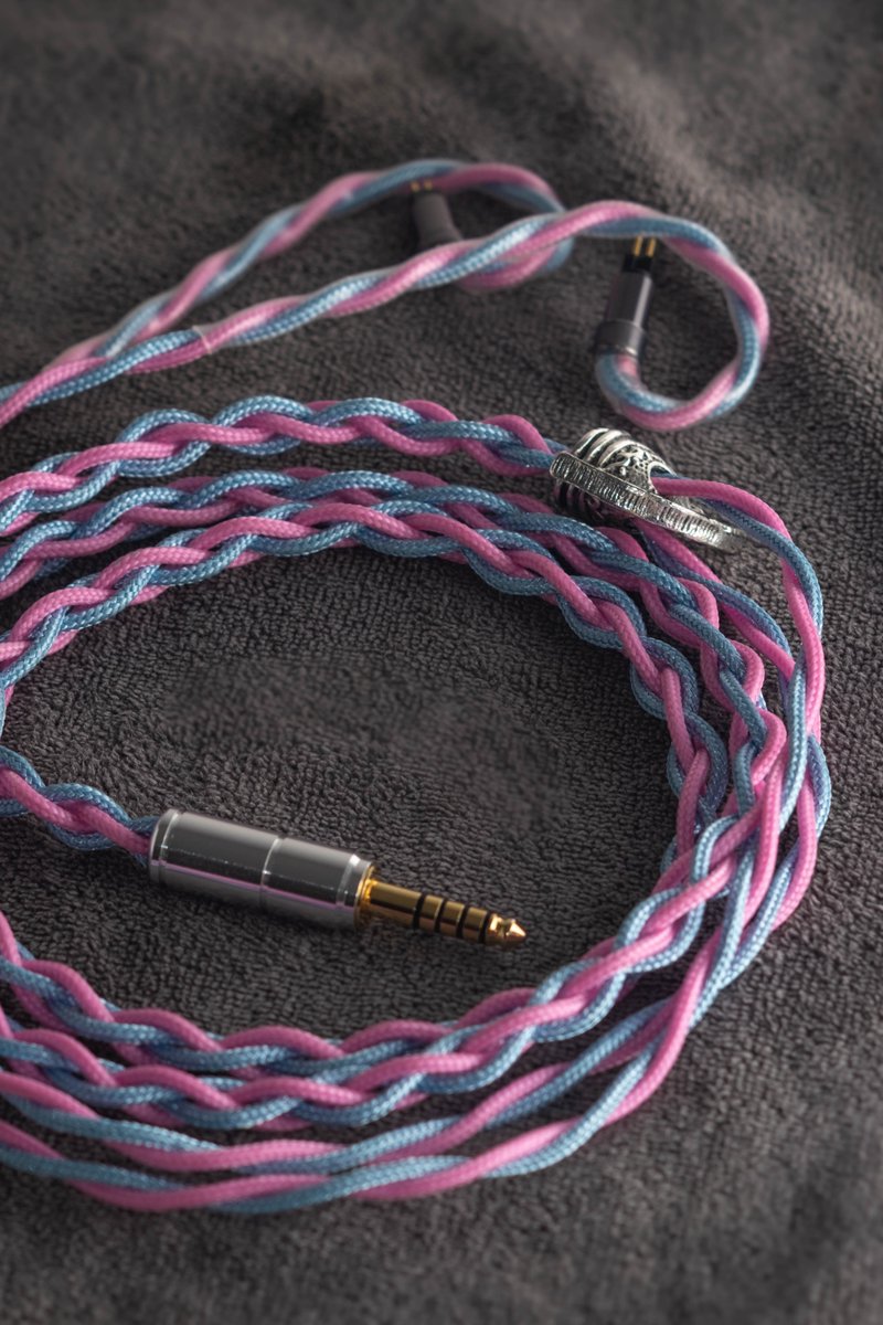 GladiatorCables's tweet image. Fully custom Sonum III iem cable for A_media, 

Including a pure copper gladiator 4.4mm in shiny silver 
silver gladiator helmet splitter
2pin 0,78mm gold plated with earhooks
in a beautiful pastel pink with sky blue
.
spec yours now at gladiatorcables.com
#iems #audiophile