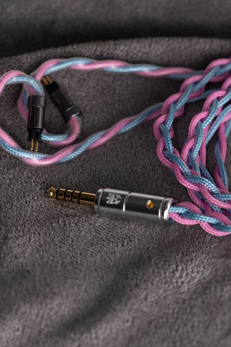 GladiatorCables's tweet image. Fully custom Sonum III iem cable for A_media, 

Including a pure copper gladiator 4.4mm in shiny silver 
silver gladiator helmet splitter
2pin 0,78mm gold plated with earhooks
in a beautiful pastel pink with sky blue
.
spec yours now at gladiatorcables.com
#iems #audiophile