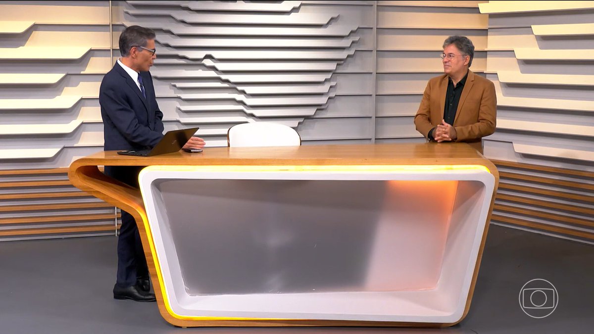 #BomDiaBrasil com cenário improvisado, provável que quando a Ana Paula Araújo voltar já devem estrear o cenário novo.

Uma coisa ninguém pode negar, a Globo com cenários improvisados consegue fazer melhor que muita Emissora, é de se invejar...

#Globo #GloboNews #BDBR
