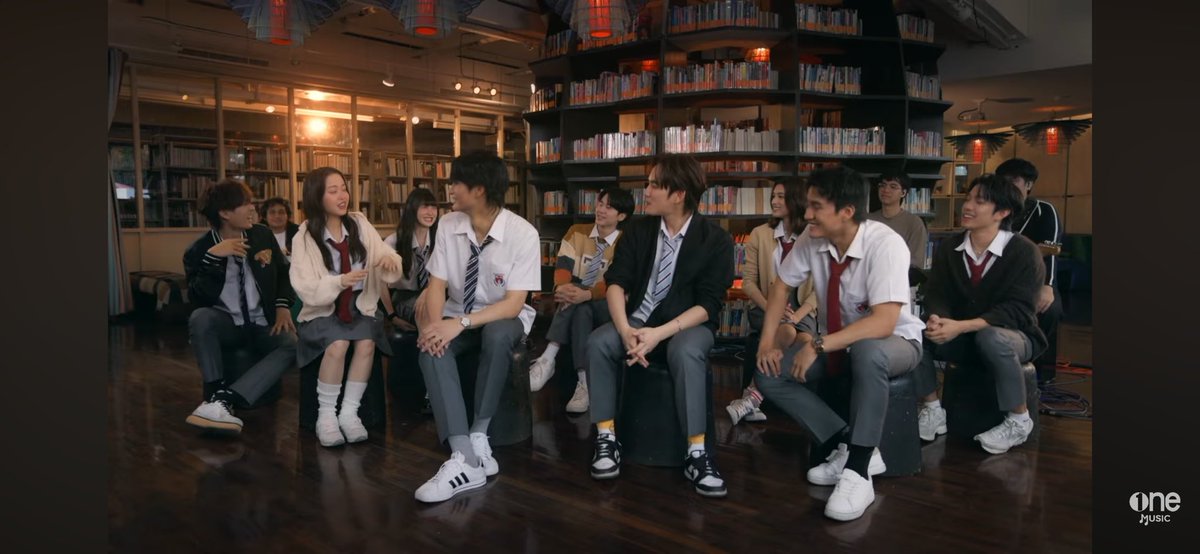 ทุกคนคุยกันน่ารักมากกกก เอ็นดูวว

#ThisSceneThisSong 
#ศักดินาวิทยาลัย