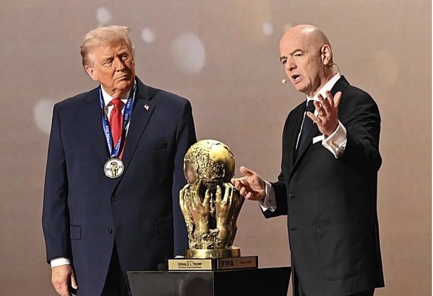 Se puede ser más subnormal que estos dos lamebotas? Aquí los tenéis a <a href="/MariaCorinaYA/">María Corina Machado</a> y a Gianni Infantino <a href="/FIFAcom/">FIFA</a> dando sendos premios por la Paz al asesino <a href="/realDonaldTrump/">Donald J. Trump</a>
Perros rastreros cómplices de genocidas 
 #NoALaGuerra