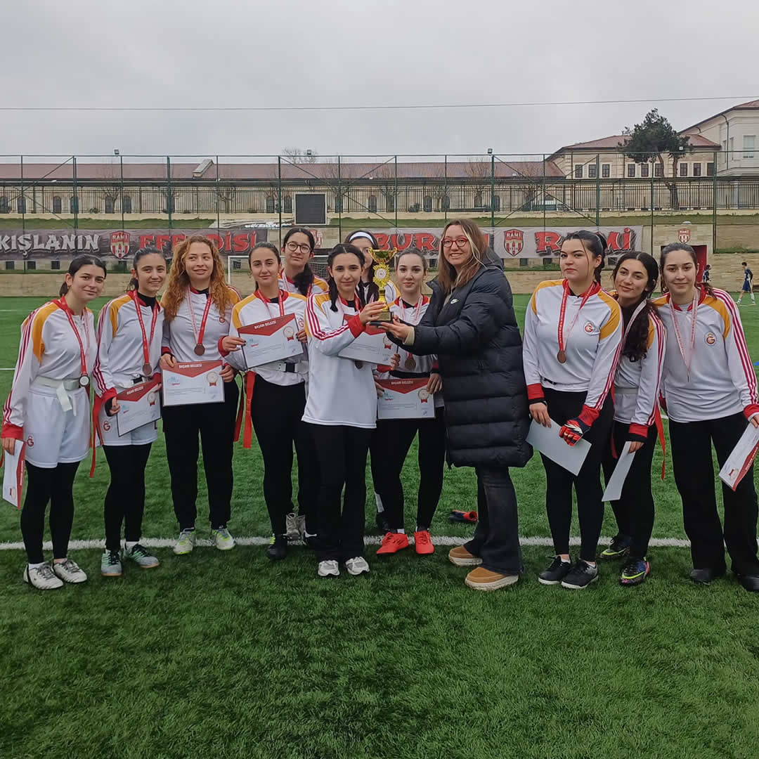 Galatasaray Lisesi tweet media