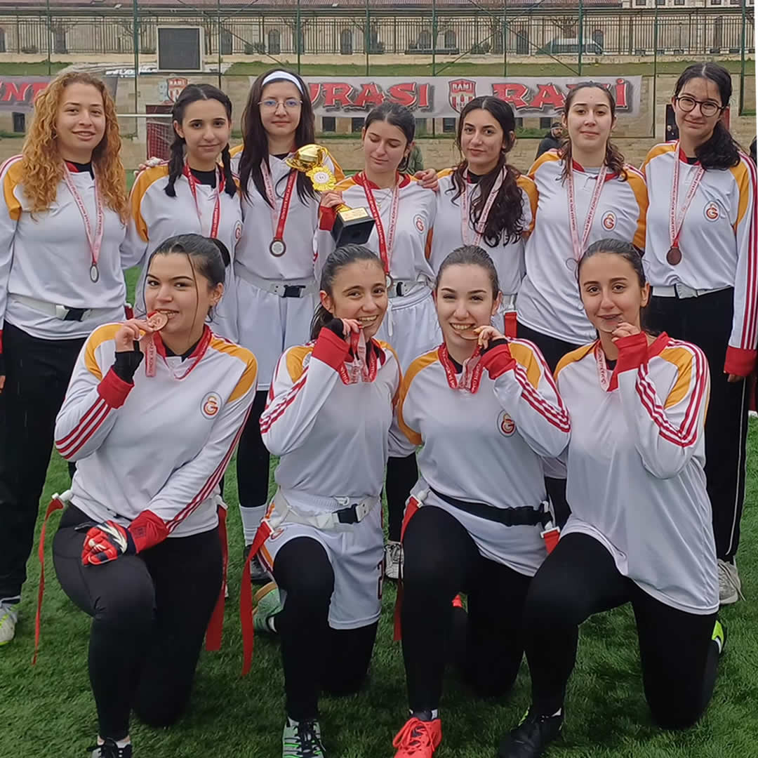 Galatasaray Lisesi tweet media