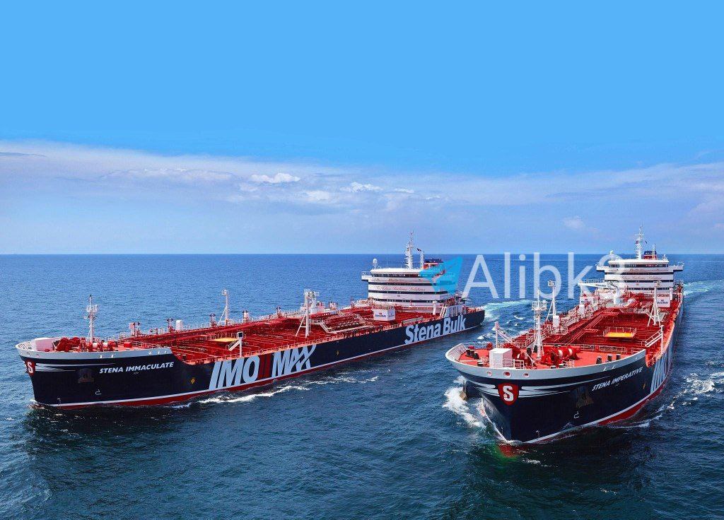 JombaJac's tweet photo. قامت إيران بضرب ناقلة النفط Stena Imperative التي ترفع علم الولايات المتحدة أثناء وجودها في ميناء البحرين، مما أدى إلى إشعال النار في السفينة. 

Iran hit the US-flagged tanker Stena Imperative while it was in the Port of Bahrain, setting the vessel on fire. https://t.co/Lvq6cn5n1E