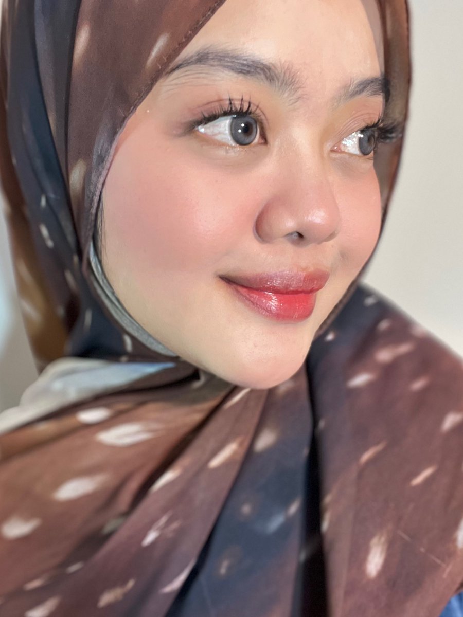 ramadhan no ribet karena nemu bedak yg hasilnya super smooth dan oil controlnya juara🥇 ‼️

before                                after