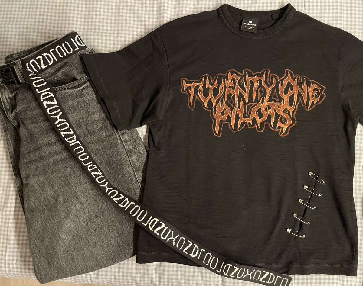 ℳ𝑎𝘳𝑖𝑛𝑎 ⊬ • • 🧷 tweet media