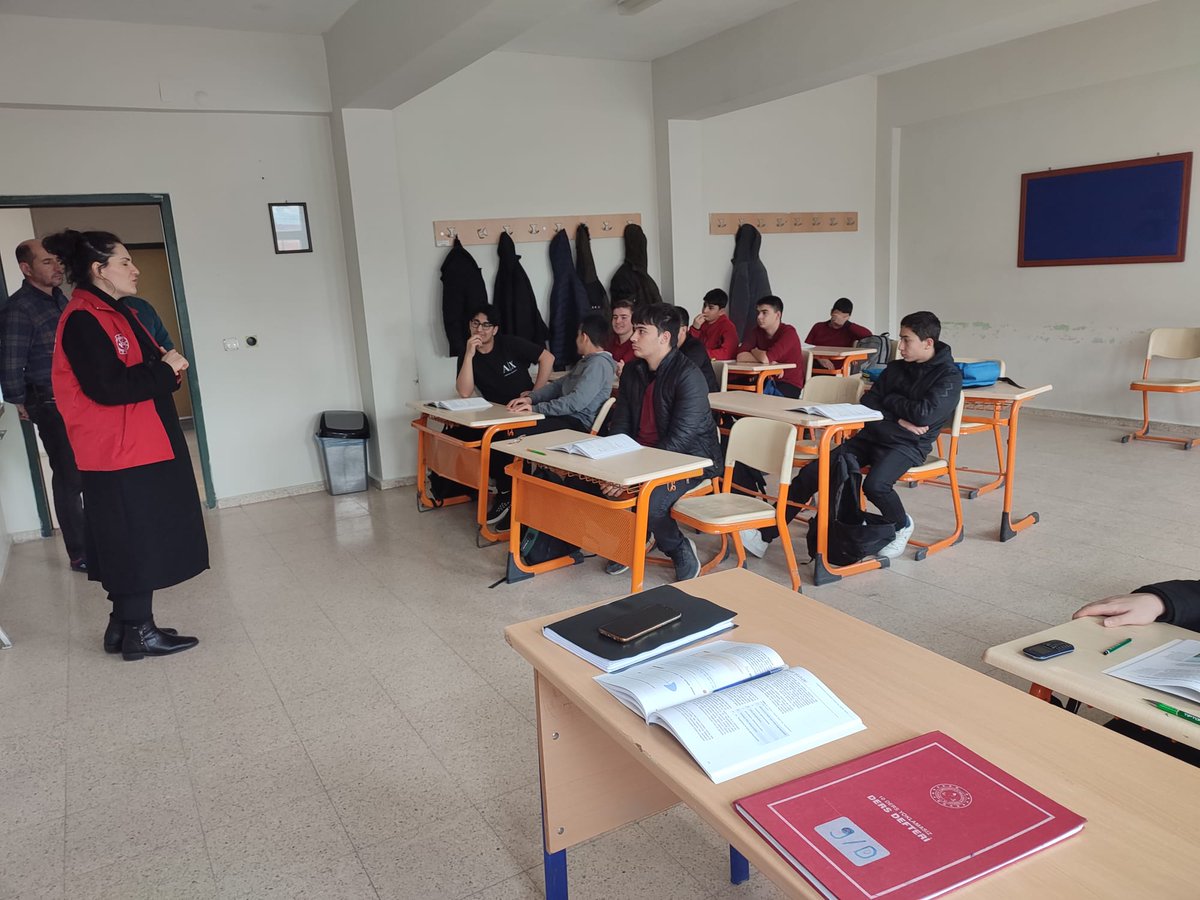 Kaman Şehit Ümit Tekinarslan Mesleki ve Teknik Anadolu Lisesi öğrencileriyle bir araya gelerek, Gençler Arası Kültür ve Sanat Yarışmaları ile Deneyap Atölyelerinin tanıtımlarını yaptık.

<a href="/gencliksporbak/">Gençlik ve Spor Bakanlığı 🇹🇷</a> @oa_bak @gsbgenclik