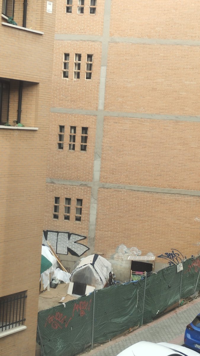 ATejeda12's tweet photo. @Lineamadrid El SOHO de Carabanchel..solares abandonados, asentamiento rumano, campo Puerta Bonita ocupado y colegio Magerit abandonado.
VERGONZOSO https://t.co/84ECHopVJo