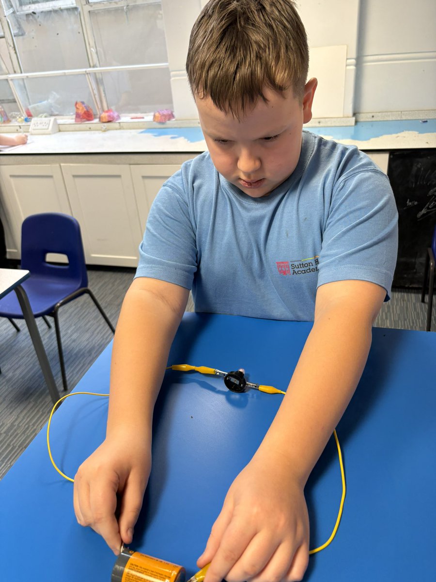 _SuttonHouse_'s tweet photo. The 7/8 group were learning about electrical conductivity in their properties of materials topic. They enjoyed the hands on activity and were able to recall their keywords along with the meanings by the end of the lesson 💡#chemistry #electricalconductivity #handsonlearning https://t.co/7rK8EbSphT