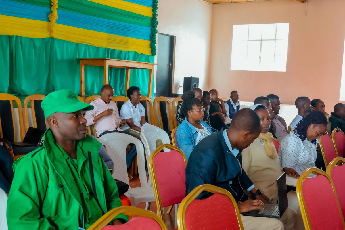 umukironews's tweet image. The Lord Mayor of @MusanzeDistrict @NsengClaudien together with the Vice Mayor in charge of Social Affairs, @TheoKayiranga, chaired the third-quarter #DPEM&amp;amp;CD meeting, aimed at setting strategies to combat stunting &amp;amp; malnutrition and to further promote proper child development.
