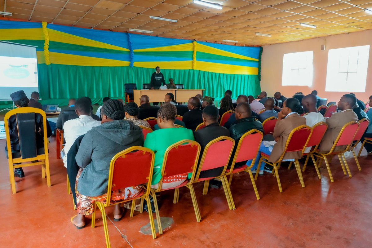 umukironews's tweet image. The Lord Mayor of @MusanzeDistrict @NsengClaudien together with the Vice Mayor in charge of Social Affairs, @TheoKayiranga, chaired the third-quarter #DPEM&amp;amp;CD meeting, aimed at setting strategies to combat stunting &amp;amp; malnutrition and to further promote proper child development.