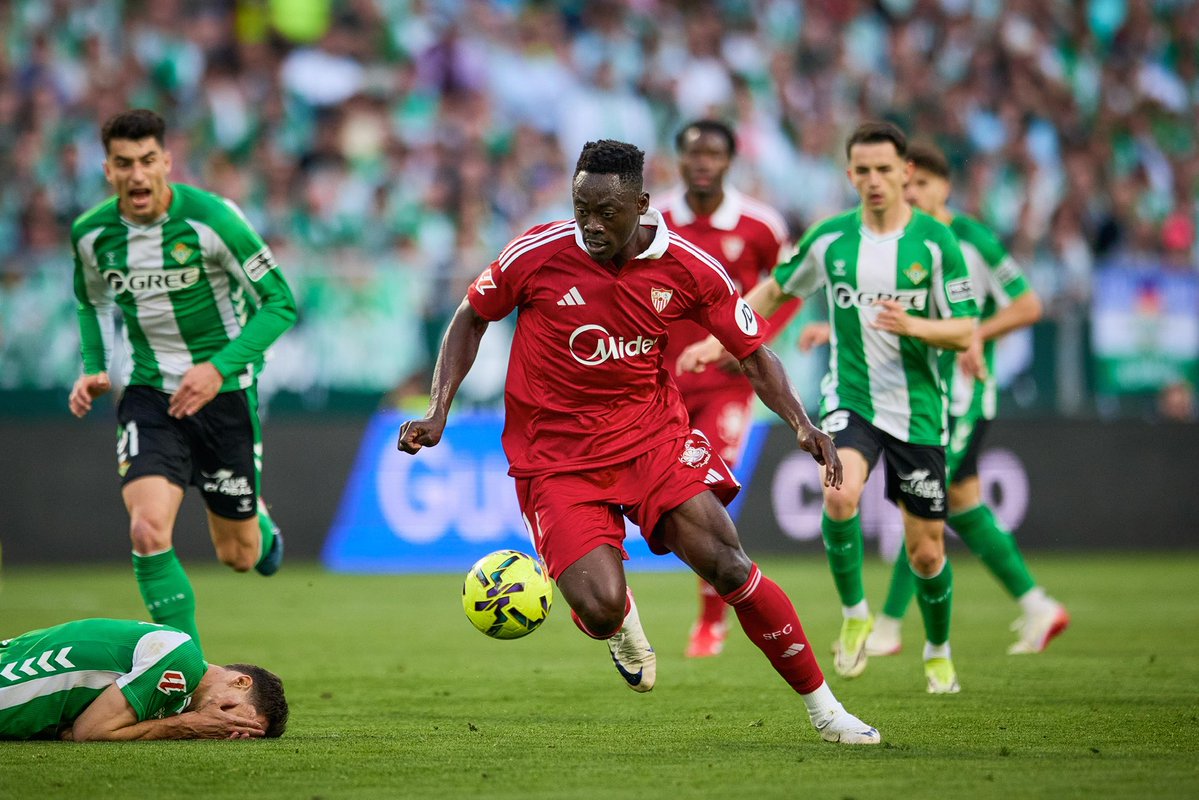 "I actually like Manchester United a lot. Besides Sevilla, it's one of the best clubs in the world. As a kid, United is all we knew in Nigeria."

- Akor Adams