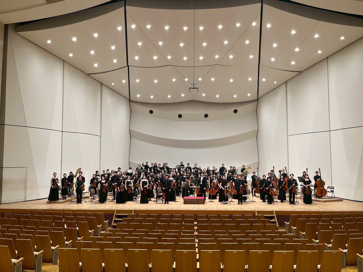 cond_zoomin's tweet photo. Orchestra Patria第2回演奏会

大勢のお客様に見守られながら終演しました。
練習の時からとても居心地の良い空間で、終わってしまうのが本当に寂しいです。

きっと第3回が開催されて、素晴らしいメンバーと舞台に立てる日が来るのだと信じています。

幸せな2年間でした！ありがとうございました。 https://t.co/NJdzEE1u0z