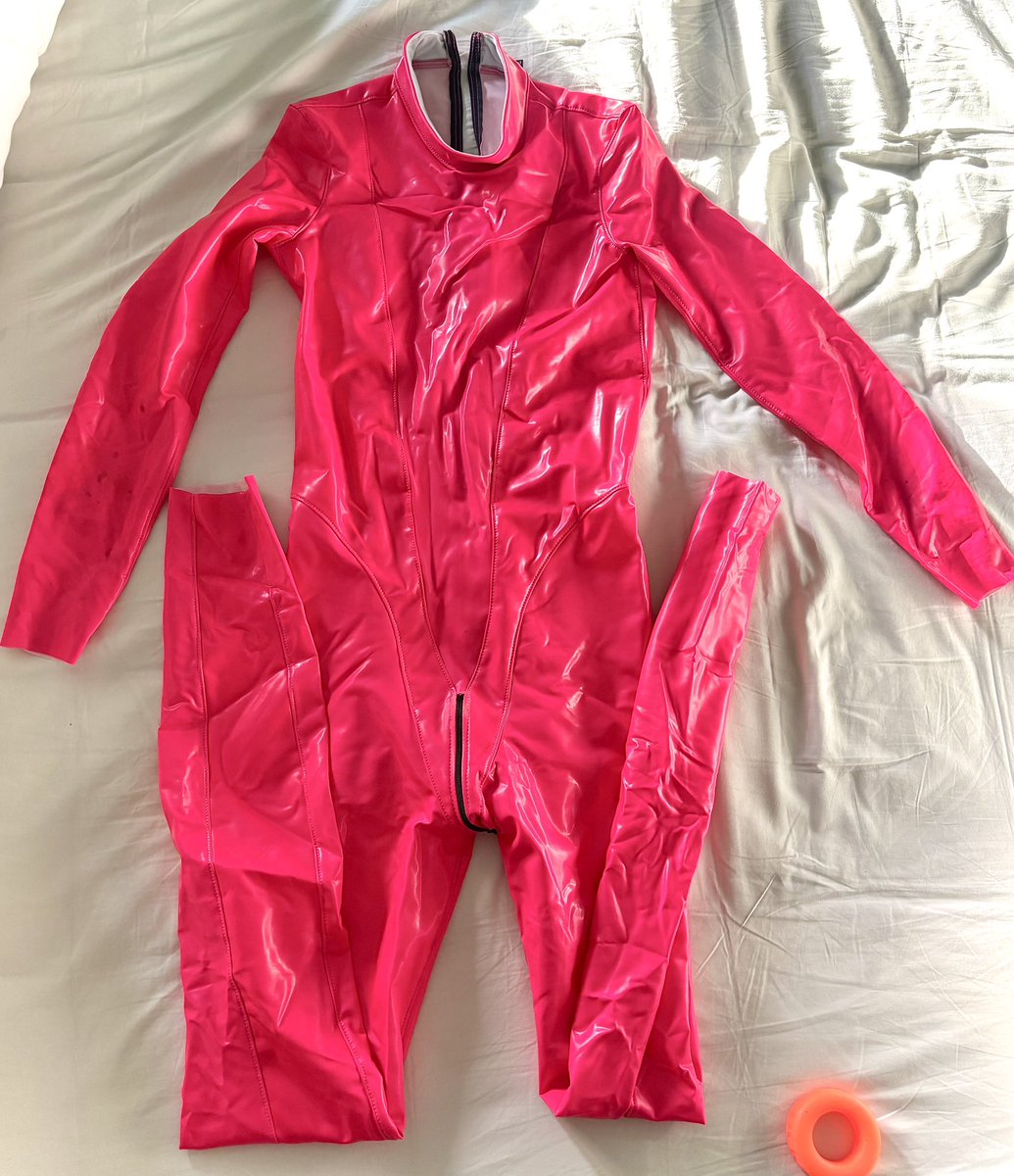 Latex Model Doll tweet media