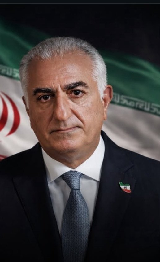 Khaminie and Imran khan have one thing in common. Both are handsome and both have ugly af competitors.  🤮