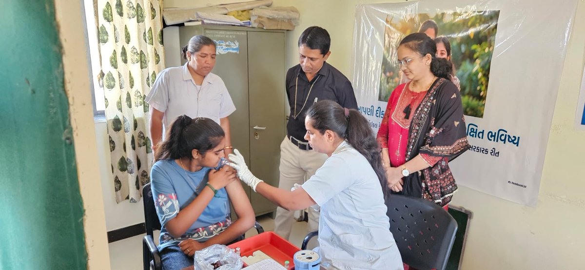 ભારત સરકાર દ્વારા સમગ્ર દેશમાં (Cervical Cancer) સામે રક્ષણ આપતી HPV (Human Papillomavirus) વેક્સિન મૂકવાના દેશવ્યાપી અભિયાનનો પ્રારંભ થયો છે. જે અંતર્ગત જૂનાગઢ જિલ્લાના માળિયા હાટીના તાલુકામાં પણ આરોગ્ય વિભાગ દ્વારા આ રસીકરણ કાર્યક્રમની શરૂઆત કરવામાં આવી હતી.
<a href="/InfoGujarat/">Gujarat Information</a>