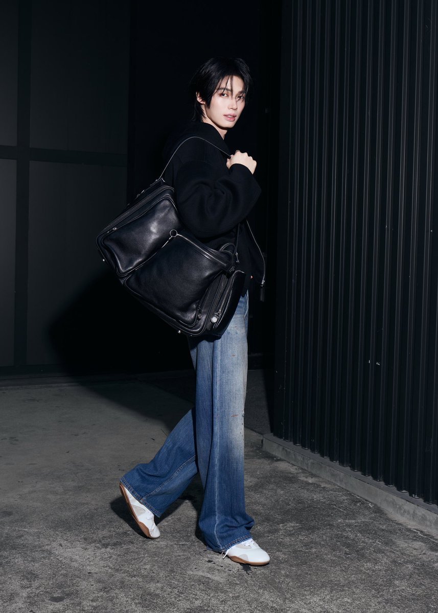 mintmag_th's tweet photo. สุดหล่อพร้อมบิน! ส่องแอร์พอร์ตลุคของ #วินเมธวิน ก่อนเตรียมบินลัดฟ้าเข้าร่วมชมแฟชั่นโชว์ @acnestudios คอลเล็กชั่นฤดูใบไม้ร่วง/ฤดูหนาว 2026  ที่จะจัดขึ้นที่กรุงปารีส ประเทศฝรั่งเศส ในวันที่ 4 มีนาคม เวลา 23.30 น. (ตามเวลาประเทศไทย) 💚

#winmetawin 
#AcneStudios #AcneStudiosFW26 #AcneStudiosxWinMetawin
#MintNews