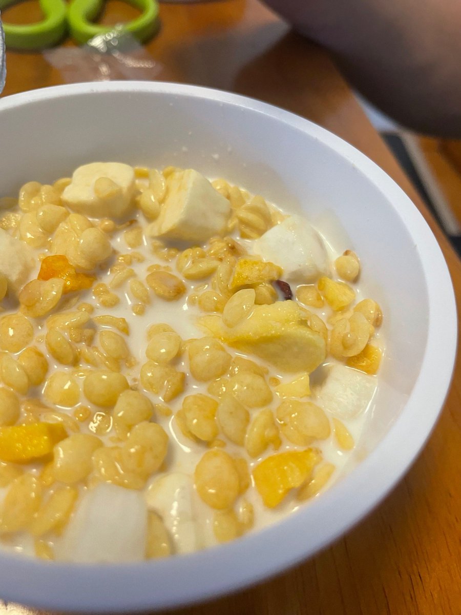 PennyGVYVi's tweet image. Taste Test: Organic Oat Flakes vs Regular Oats! Organic flakes are fluffier, cook in 5 mins (vs 10), u0026 have a nuttier, less bitter bite. No additives—perfect for quick morning bowls!  #BreakfastEssentials #OatReview