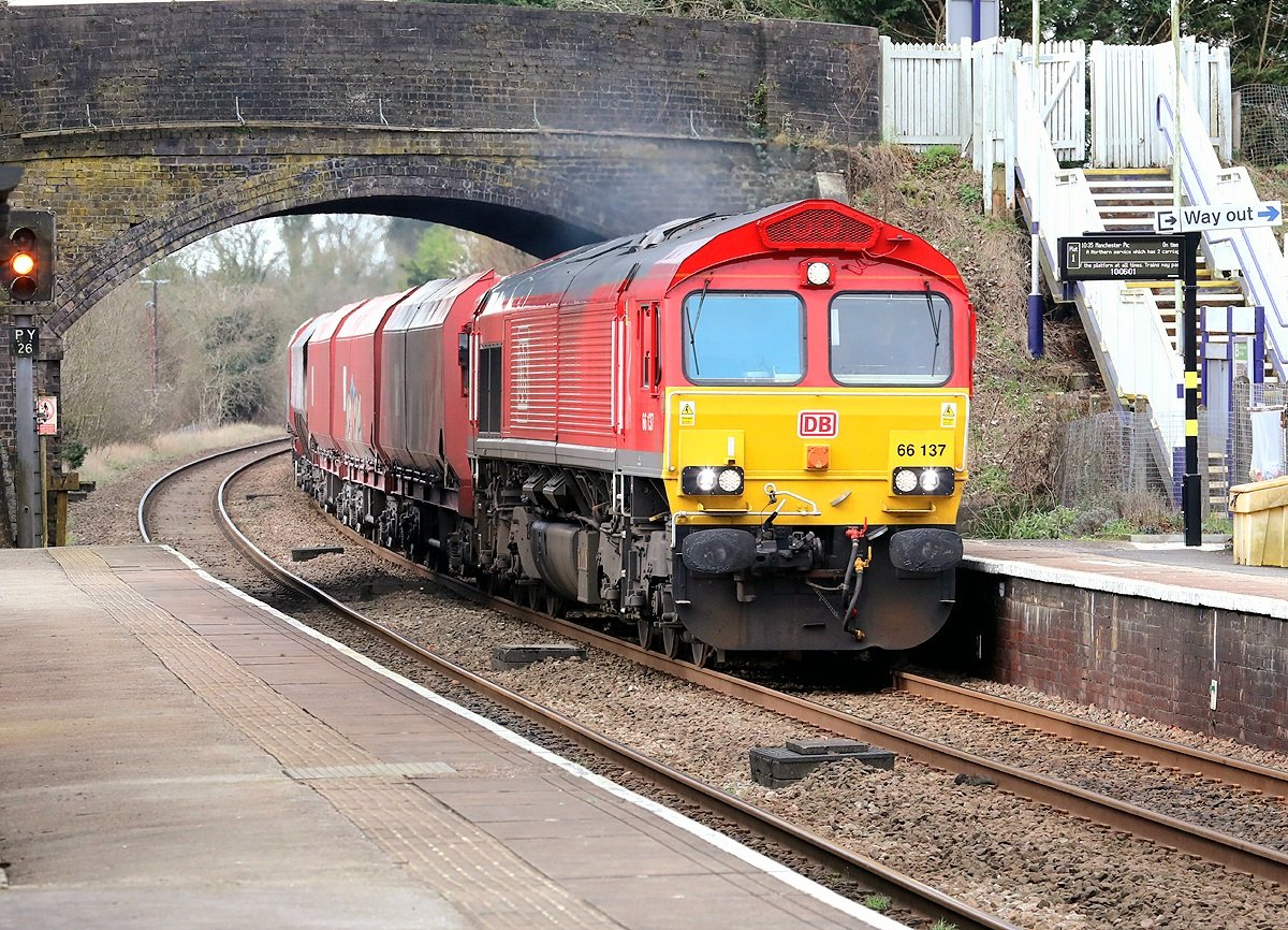 Steam1957Loco's tweet photo. 66137 with 6H02 Arpley-Tunstead passing Plumley 02/03/2026
@DBCargoUK https://t.co/fiJ7WQKgcV