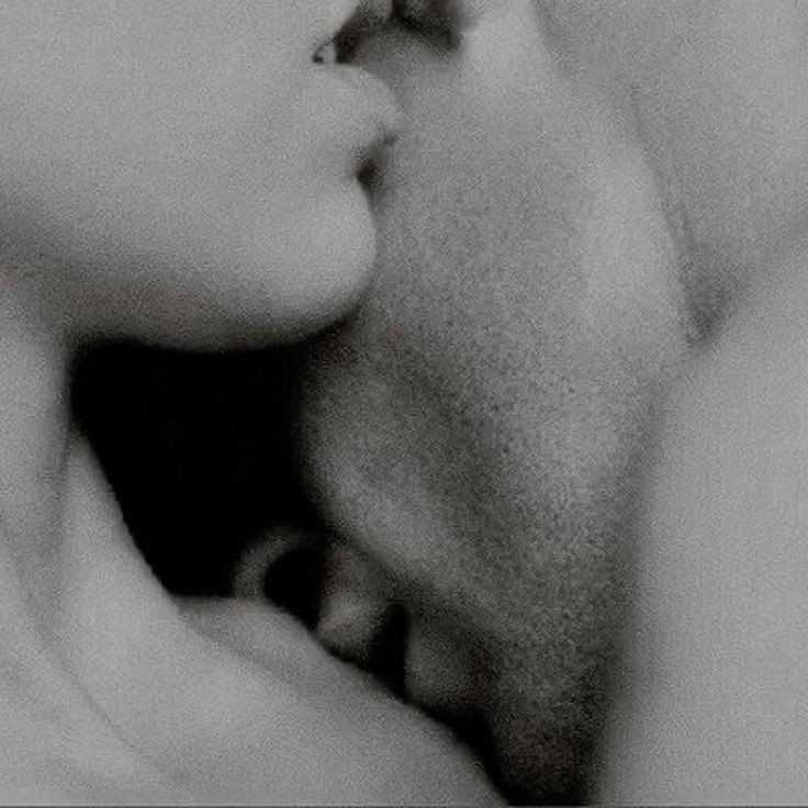 Me...
susurró al oído
sus deseos 
y yo.
Yo susurre
a sucorazón
hablándole
de amor.
🌻💜🌼
Joe 2💕