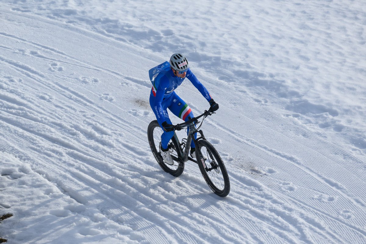 worldtriathlon's tweet image. Teamwork makes the dream work 💯

Snaps from the course in the 2X2 Mixed Relay at the Winter World Championships.

#WinterTri #Multisport