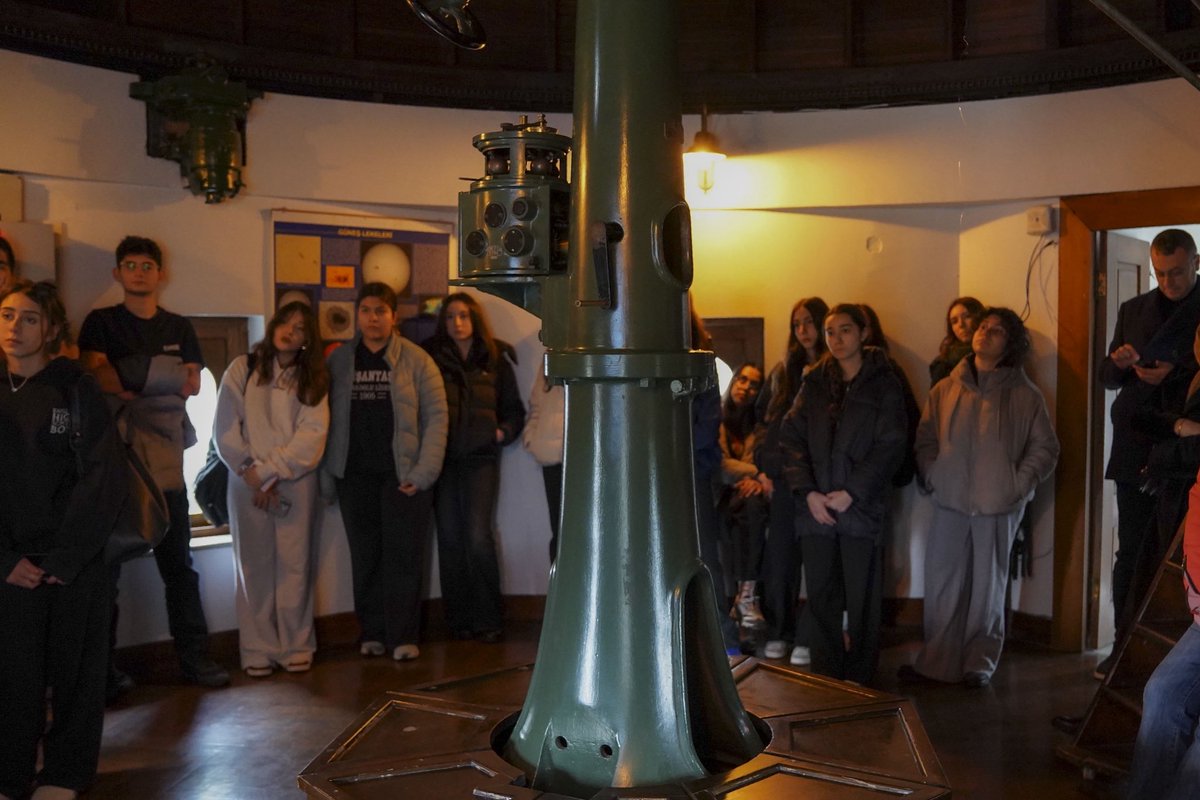 UniBogazici's tweet photo. Kandilli Rasathanesi, 25 yıldır sürdürdüğü eğitim misyonuyla bilimi toplumla buluşturmaya devam ediyor.

🔹Boğaziçi Üniversitesi Kandilli Rasathanesi ve Deprem Araştırma Enstitüsü, Afete Hazırlık Laboratuvarı (AHLAB) aracılığıyla yürüttüğü eğitim programları ve “Rasathane Gezileri” ile her yıl yaklaşık 25 bin kişiye afet bilinci kazandırıyor. 

🔹Deprem Park, Astronomi ve Meteoroloji laboratuvarlarında sunulan uygulamalı öğrenme deneyimleriyle öğrenciler, yer ve gök bilimlerini yaşayarak keşfetme imkânı buluyor.

-

Kandilli Observatory continues to bring science to society through its educational mission, which it has sustained for 25 years.

🔹 Through the education programs it conducts via the Disaster Preparedness Laboratory (AHLAB) and its “Observatory Tours,” Boğaziçi University Kandilli Observatory and Earthquake Research Institute provides disaster awareness training to approximately 25,000 people each year.

🔹 Through hands-on learning experiences offered at the Earthquake Park, Astronomy Laboratory, and Meteorology Laboratory, students have the opportunity to explore the earth and space sciences by learning through experience.

@Kandilli_info