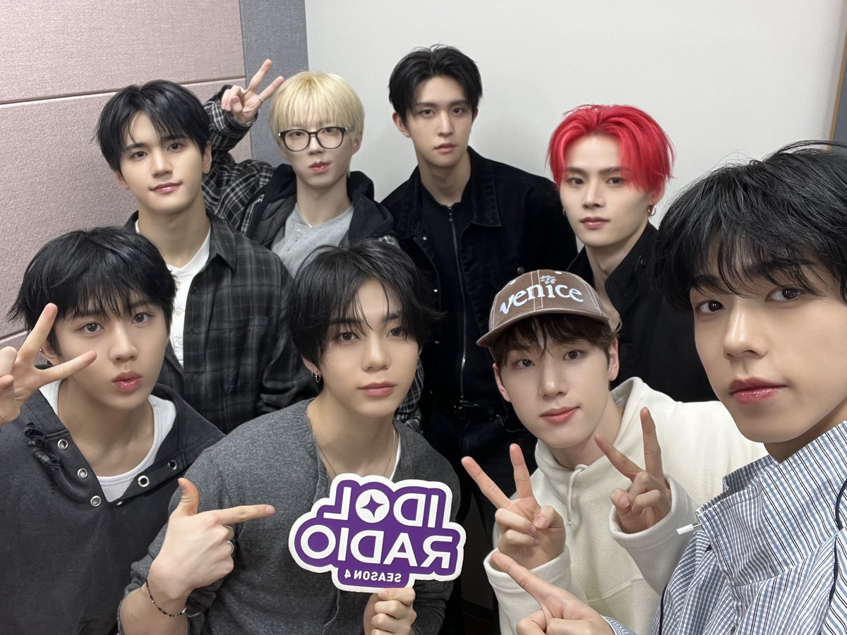idolradiokorea's tweet photo. 아이돌 라디오4 #ep202 에잇턴 DJ 에릭와 함께하는 스트리밍 방송이 시작됐습니다

📲 아이돌 라디오 공식 Youtube 채널에서 라이브 스트리밍
https://t.co/qgD7mPf5ZV

@THEBOYZ_officl
@8TURN_official

#MBC #IDOLRADIO #아이돌라디오 #더보이즈 #에릭 #8TURN #에잇턴 https://t.co/oW56DoUL4h