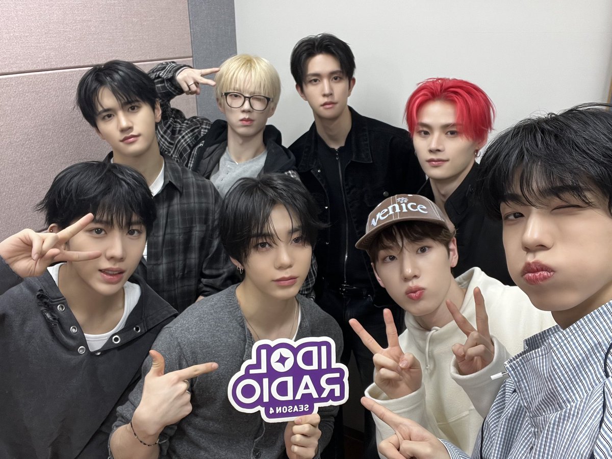 idolradiokorea's tweet photo. 아이돌 라디오4 #ep202 에잇턴 DJ 에릭와 함께하는 스트리밍 방송이 시작됐습니다

📲 아이돌 라디오 공식 Youtube 채널에서 라이브 스트리밍
https://t.co/qgD7mPf5ZV

@THEBOYZ_officl
@8TURN_official

#MBC #IDOLRADIO #아이돌라디오 #더보이즈 #에릭 #8TURN #에잇턴 https://t.co/oW56DoUL4h