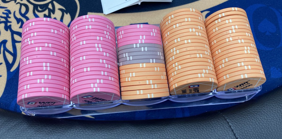 ミヨシ tweet media