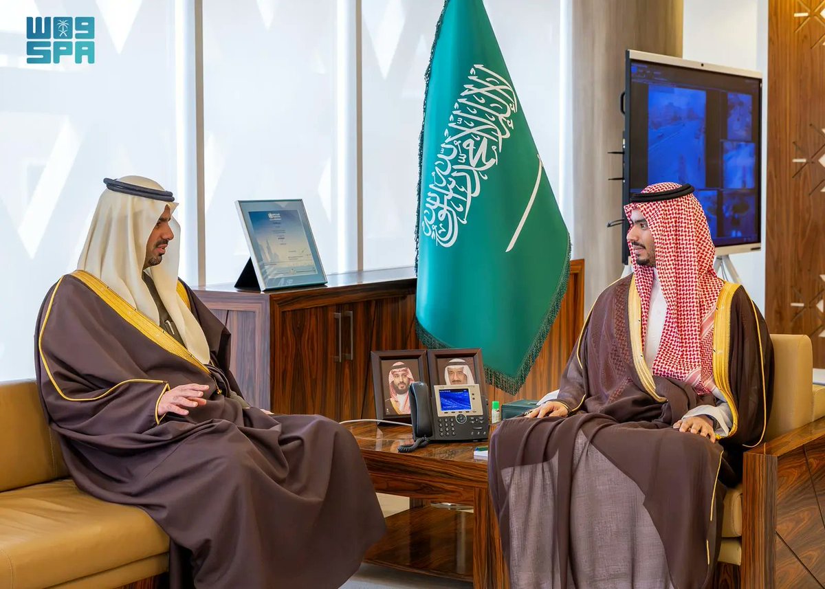 SPAregions's tweet photo. الأمير راكان بن سلمان يستقبل أمين الرياض ويبحث الخدمات والمشروعات في المحافظة.
https://t.co/f2lGW5MYs4
#واس https://t.co/TSCUSELo8r