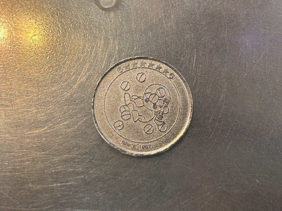 FTから出てきたいろんな他店舗メダル見てきたけど今までで一番謎な