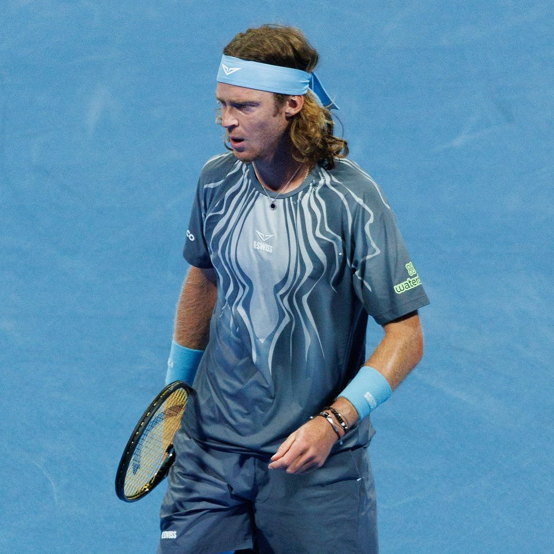 🚨 JOUEURS BLOQUÉS À DUBAÏ : L’ATP SORT DU SILENCE 👇 

L’ATP a officiellement communiqué après que plusieurs joueurs, dont Daniil Medvedev, Andrey Rublev ou encore Karen Khachanov, se retrouvent bloqués à Dubaï et ne puissent pas encore rejoindre Indian Wells en raison du