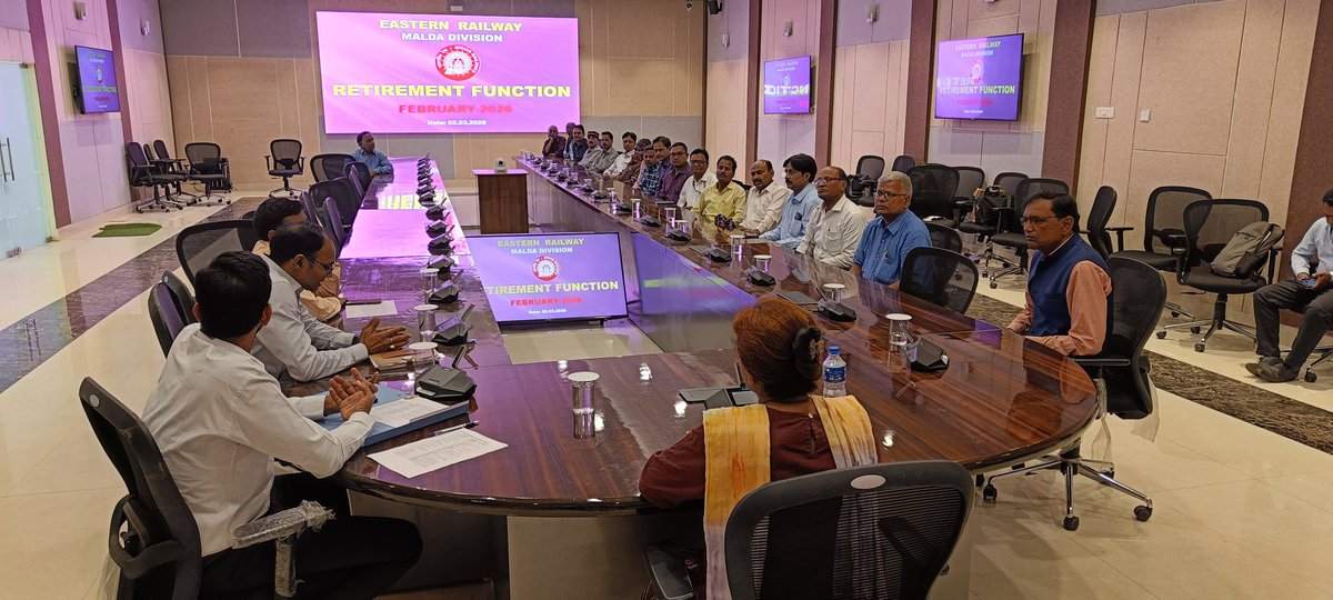 drmmalda's tweet photo. Malda Division organised a Retirement Function today on 02.03.2026 to honour 22 retiring employees, where mementoes were presented as a token of appreciation for their dedicated and distinguished service to Eastern Railway's Malda Division.
#RetirementFunction #EmployeeWelfare https://t.co/wutZ8PeXeI