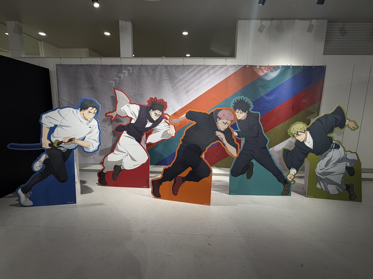 じゅじゅほぼ商品売り切れてた😭でも顔がいい直哉がいたからおけ👼🏻🤍