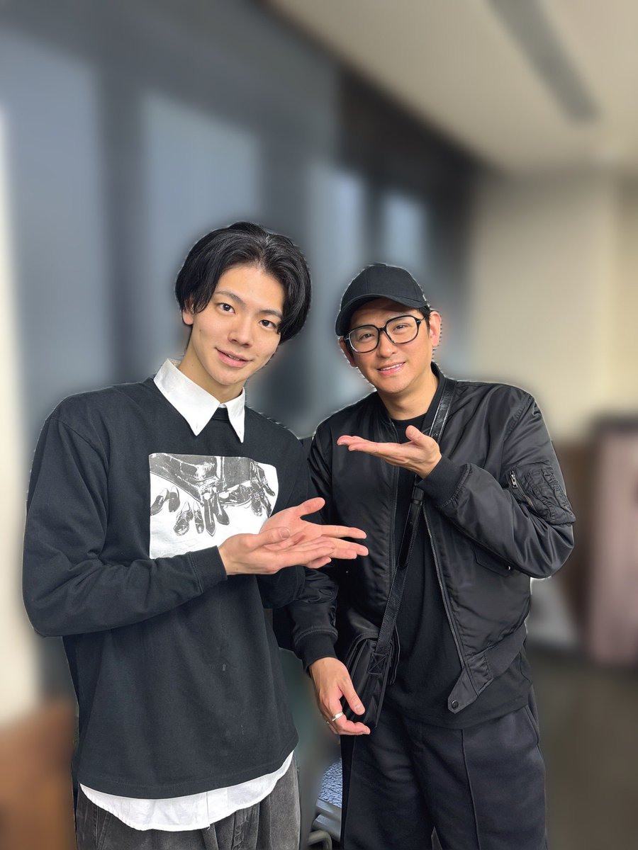 kotamasu07's tweet image. チケットたくさんありがとうございます✨

そして本日は賀集利樹さんが稽古場に来てくださいました！
稽古場を見ていただけて光栄です☺️

本番まであと９日、、！
早いものですね

お楽しみに！
#不咲息子 #WaVeS  #リップルス