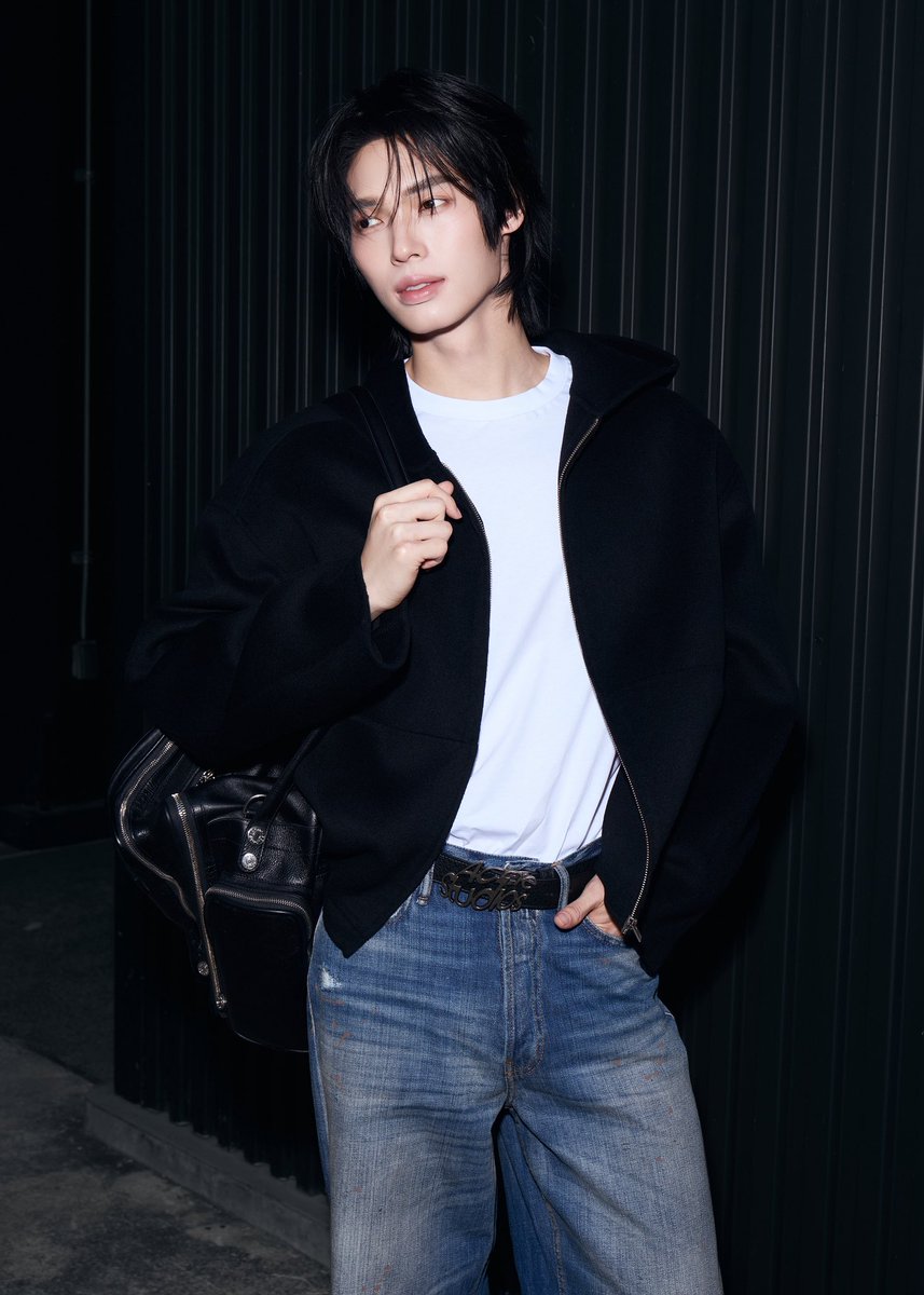 เริ่มแล้ว! เปิดภาพแอร์พอร์ตลุคของวิน เมธวิน <a href="/winmetawin/">Winmetawin</a> ก่อนออกเดินทางไปปารีสแฟชั่นวีคเพื่อเข้าร่วมชมโชว์ Acne Studios Fall/Winter 2026 ในวันที่ 4 มีนาคม เวลา  23.30 น. ตามเวลาประเทศไทย

#ELLEThailand
#AcneStudios #AcneStudiosFW26 
#AcneStudiosxWinMetawin
#winmetawin