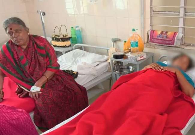 HateDetectors's tweet image. A second-year PU college student was allegedly assaulted by her uncle due to old enmity at Palya village in #Nanjangud taluk of #Mysuru district.

The injured student has been identified as Poornima.

According to the police complaint, the incident took place when she returned