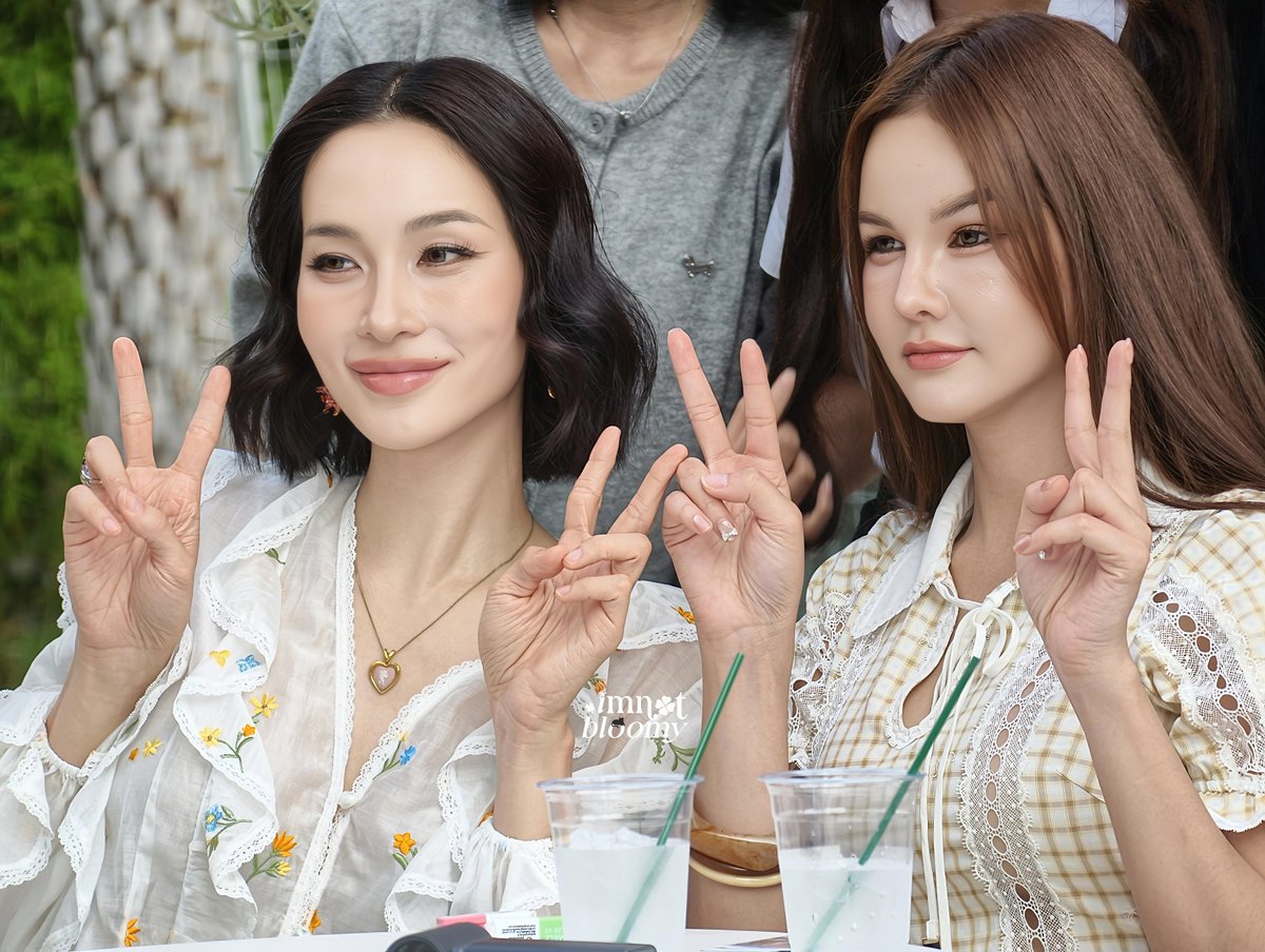 260302 คู่จิ้นที่แฟนคลับขอให้ด่าให้ฟังมากที่สุด ในโลก รักนะพี่ดาราน้องดารา

MoPear first event 
#MoPearinKlosetxbenutra
#โมแพร #mopear