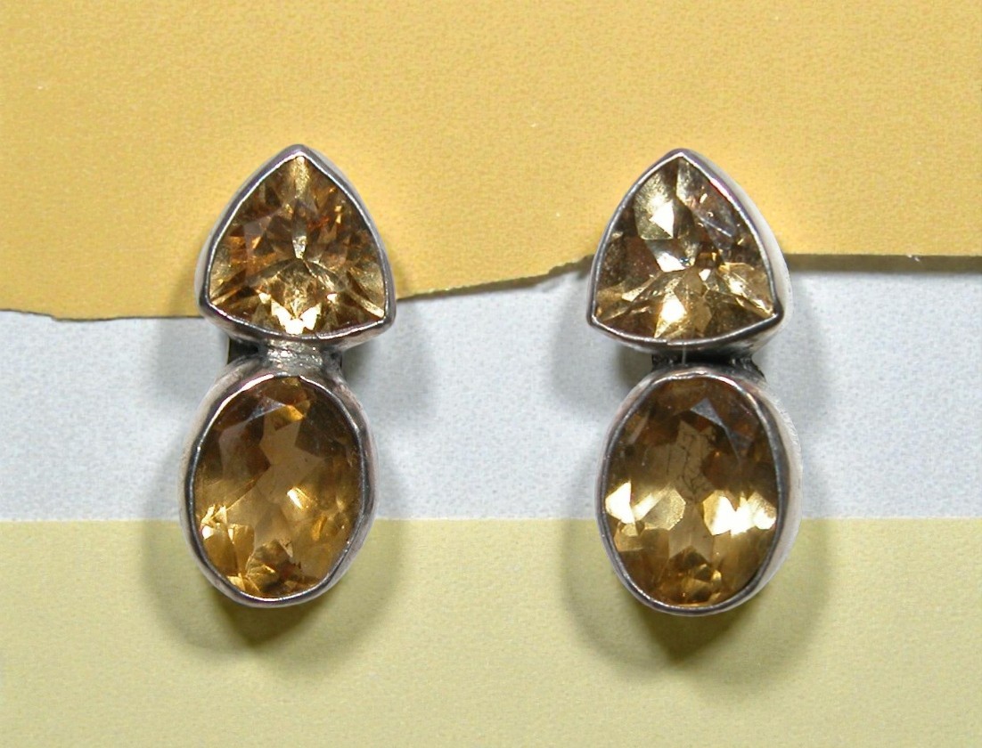 Amykahnrussell's tweet image. Sometimes all you need is a little gemstone earring and you are ready! #GemstoneEarrings #JewelryLover #EarringStyle #FashionAccessories #JewelryDesign #GemstoneJewelry #ElegantEarrings #HandmadeJewelry #JewelryAddict