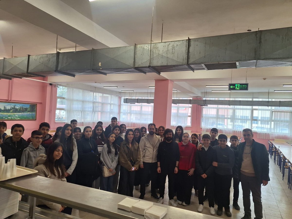 svaafl's tweet photo. Bismil Fatih ortaokulu 8. Sınıf öğrencileri okulumuzu ziyaret ettiler. Nazik ziyaretleri için teşekkür ederiz. 

@vali_zorluoglu 
@dbakirvalilik 
@sadoglu_salih 
@Diyarbakirmem 
@ErnezDemir
@SurMilliEgitim https://t.co/OoUyXCSCTX