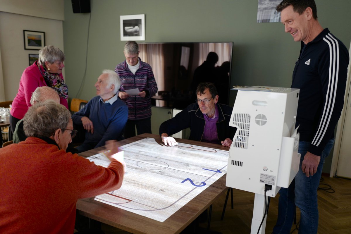 stichtingzo's tweet photo. Van 16 tot 22 februari was de #Winterweek voor volwassenen in #Zuidplas. Inwoners konden gratis meedoen aan activiteiten zoals kaarsen schilderen, de Cultuurkeuken en Moerkapelle Ontmoet. Ruim 70 mensen deden mee. Lees meer: https://t.co/QI21H7xrgp https://t.co/HsUdNxiwKm