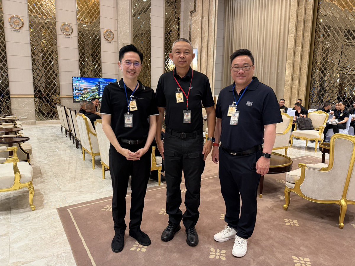pran2844's tweet photo. ในการหาเสียงรอบที่แล้ว มีเพียงอ.เชนที่พูดถึงนโยบายการส���้างงานวิจัยทางการทหารและเทคโนโลยีความมั่นคง และ ยกตัวอย่าง DARPA ของสหรัฐฯที่สร้างงานวิจัยทางการทหารแล้วกลายมาเป็นสินค้าเชิงพาณิชย์ และเสนอให้ทำในสิ่งเดียวกันกับสถาบันวิจัยเทคโนโลยีป้องกันประเทศของไทย

กองทัพเชิญ อ.เชนกับหัวหน้าหนิมไปชมการฝึกคอบร้าโกลด์ ไทย-สหรัฐฯ ทำให้ได้เห็นเทคโนโลยีความมั่นคงใหม่ๆ และคงจะได้ผลักดันเรื่องเหล่านี้ในอนาคต