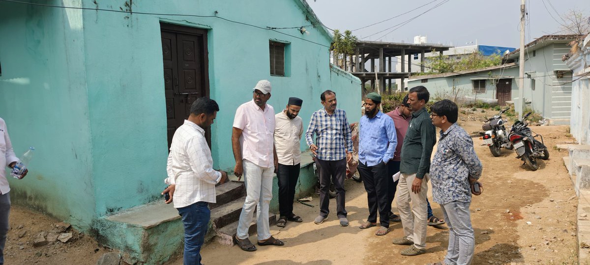 mujthaba123's tweet photo. @TG_NPDCL @varunreddy029 The concerned DE, AD, and AE officials visited our area for inspection and assured us of necessary action, thanks to @TG_NPDCL @varunreddy029 https://t.co/SD5PLlrPAQ