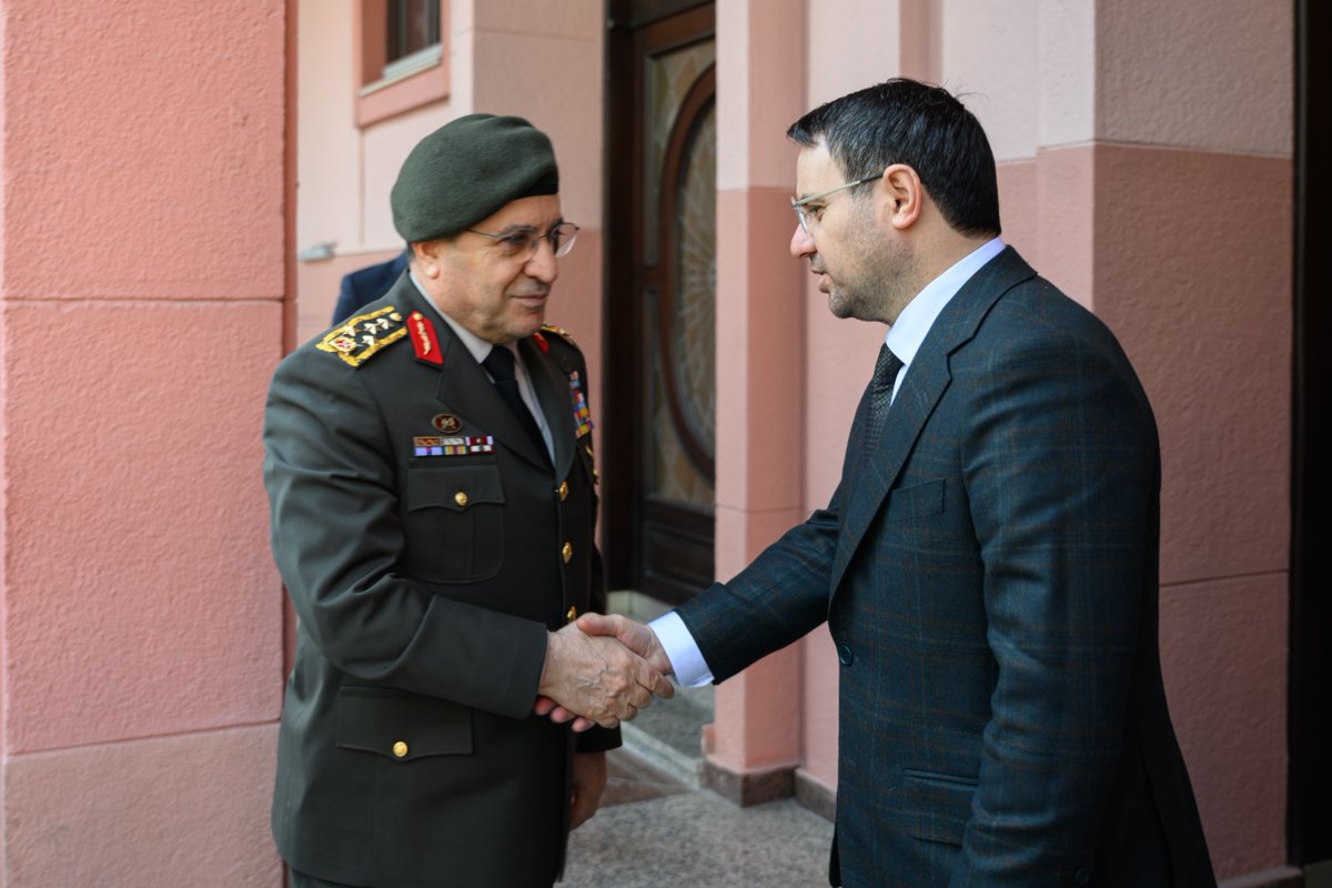 abakingurlek's tweet photo. Genelkurmay Başkanı Sayın Orgeneral Selçuk Bayraktaroğlu’nu Bakanlığımızda ağırladık.

Genelkurmay Başkanımıza nazik ziyareti ve içten temennileri için teşekkür ediyorum. 

@tcsavunma
@TSKGnkur https://t.co/wZ7UiPtMm0
