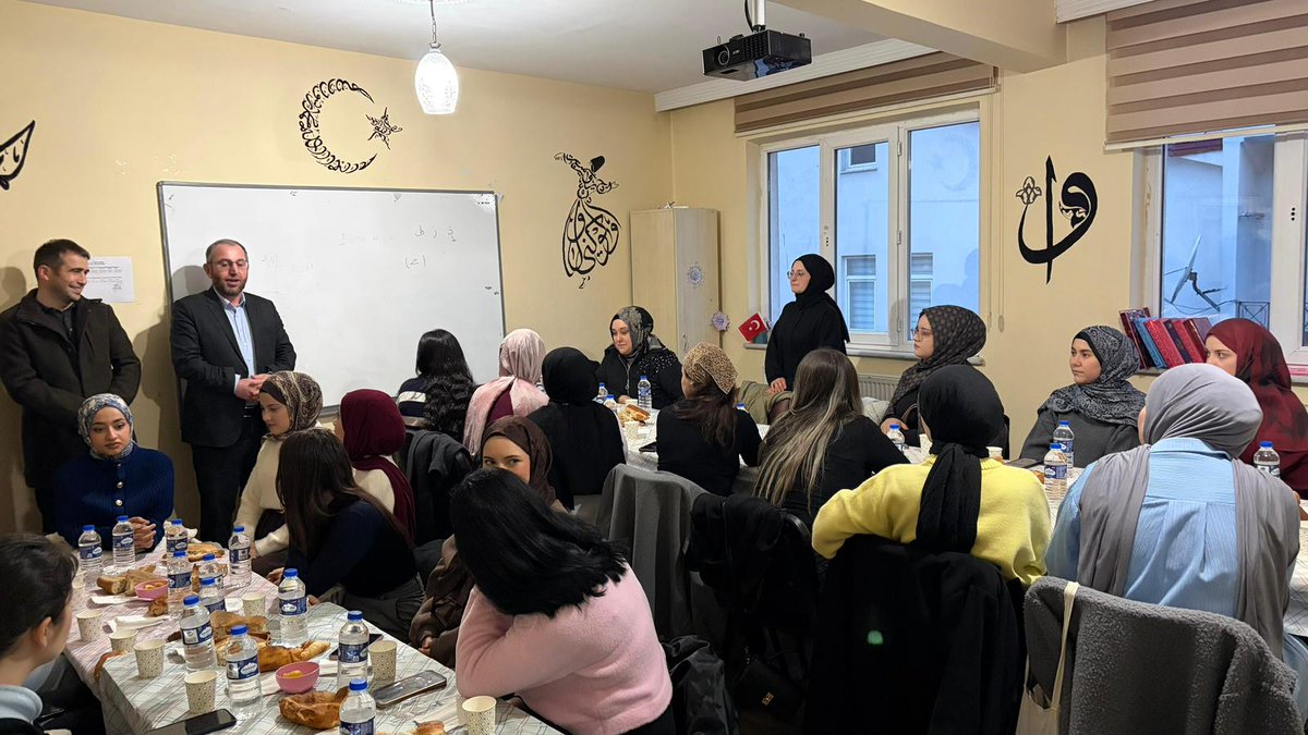 TrabzonKYGM's tweet photo. Tonya Yurdu öğrencilerimiz, İlçe Müftülüğü tarafından düzenlenen iftar programına katılarak Ramazan’ın manevi atmosferini hep birlikte paylaştı; birlik ve kardeşlik duygularının pekiştiği bu anlamlı buluşmanın ardından Tonya Ulu Camii’nde akşam namazını eda etti. https://t.co/yM2Sr8NFQL