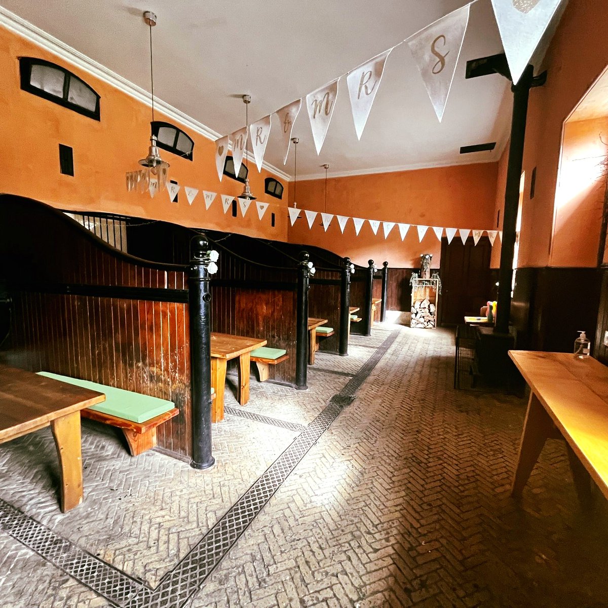 SESLtd14's tweet photo. Planning a Scottish wedding? We're proud to work alongside the team at Falkland Estate in Fife, where weddings take place in both a historic and scenic setting. From the roofless Memorial Chapel to the Stables Courtyard, there are plenty of unique spaces to say 'I do'. https://t.co/KWNviQumDd